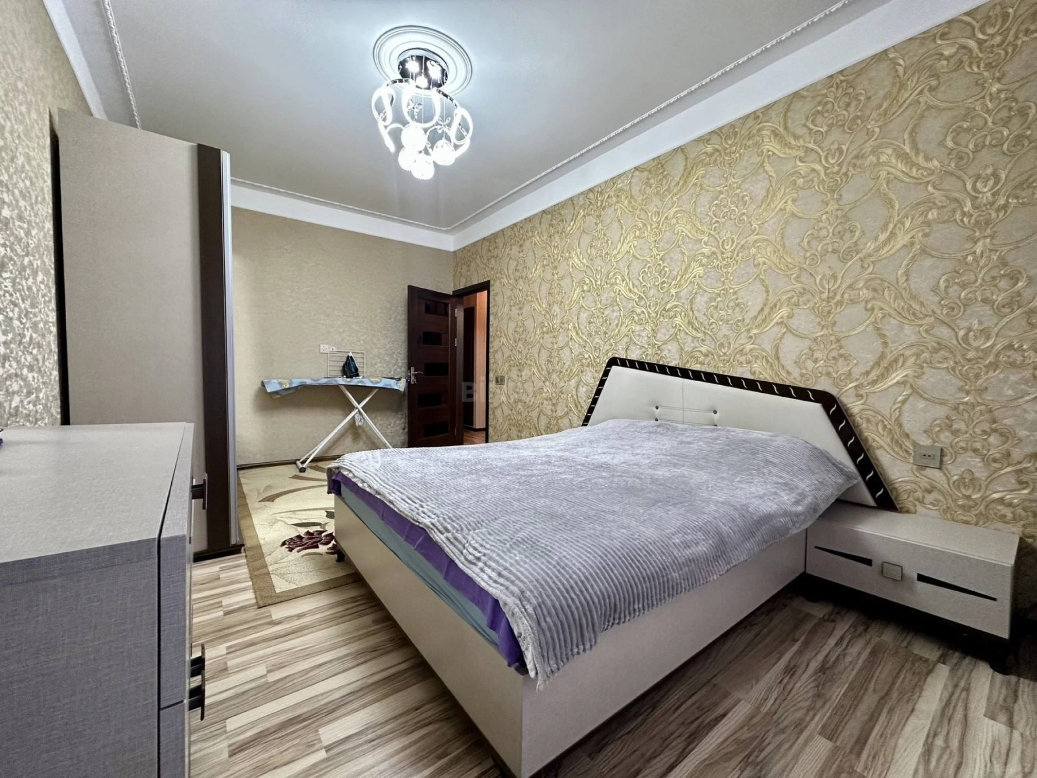 Satılır 5 otaqlı mənzil 120 m²