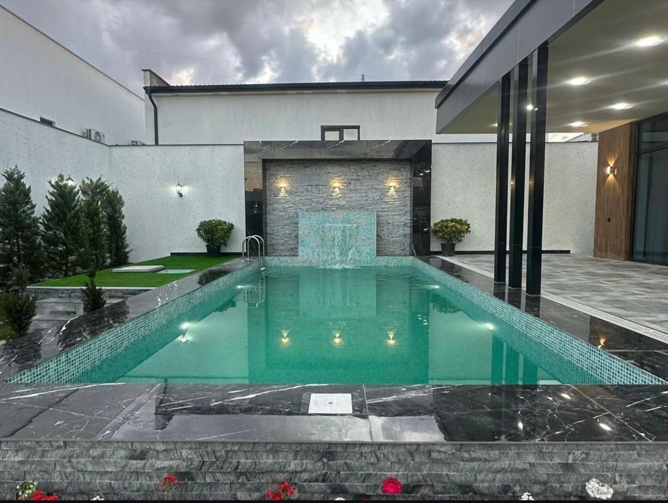 Kirayə verilir 4 otaqlı həyət evi 250 m²