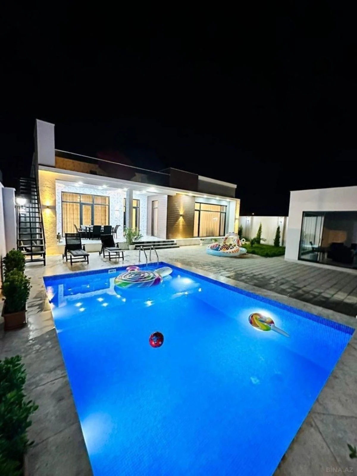 Kirayə verilir 4 otaqlı həyət evi 250 m²