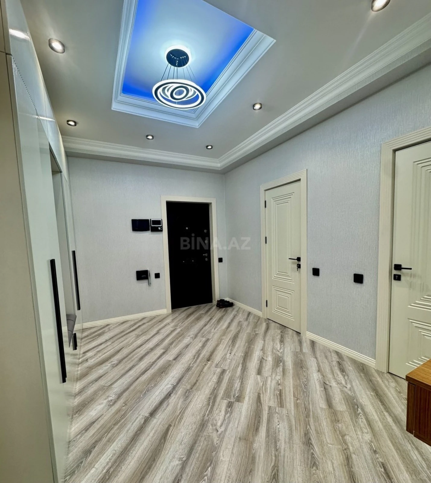Satılır 3 otaqlı mənzil 98 m²