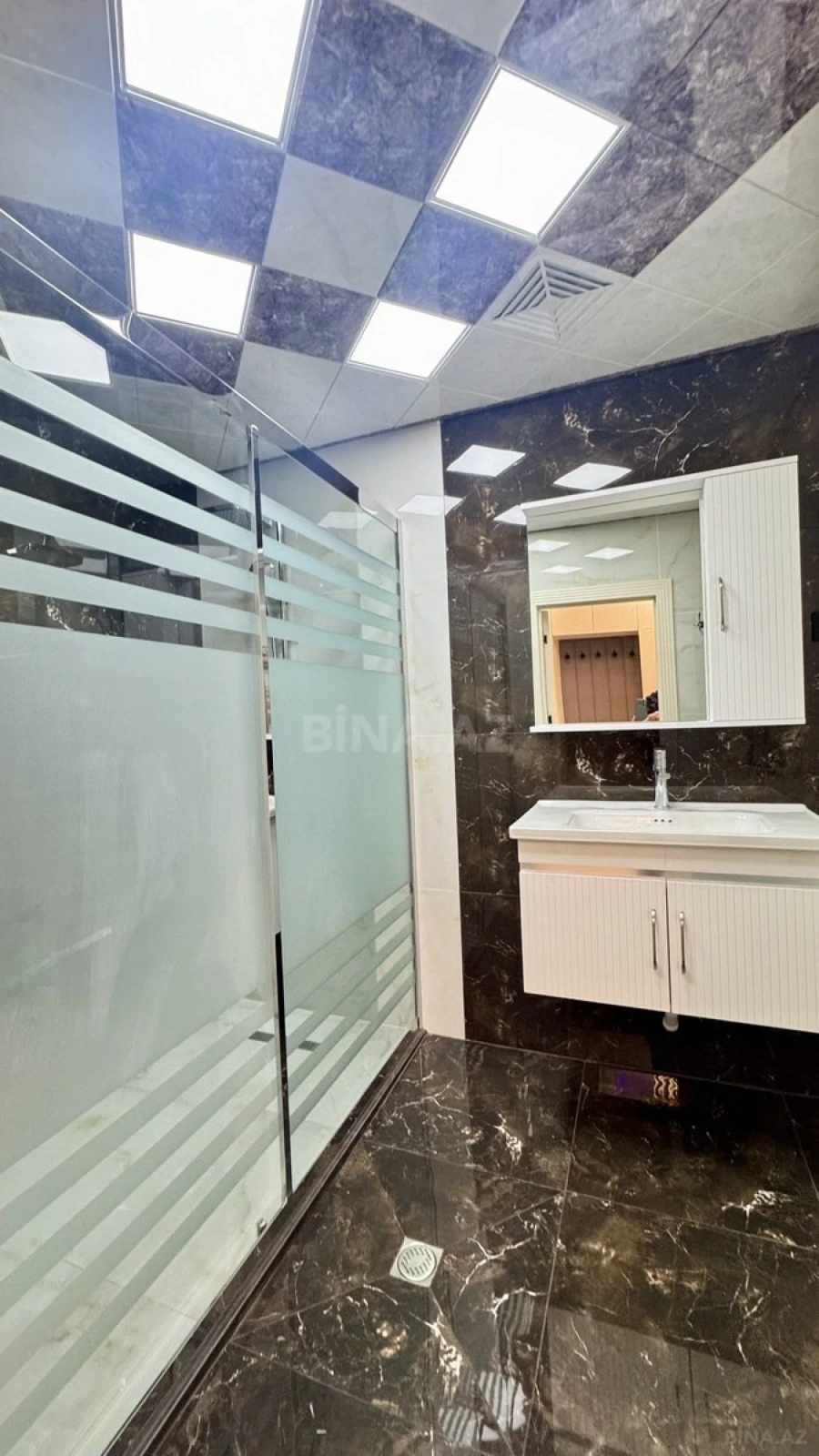 Satılır 3 otaqlı mənzil 98 m²