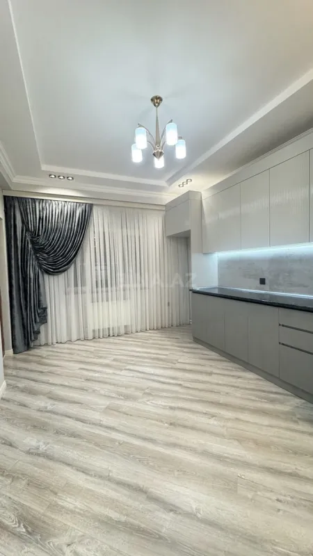 Satılır 3 otaqlı mənzil 98 m²