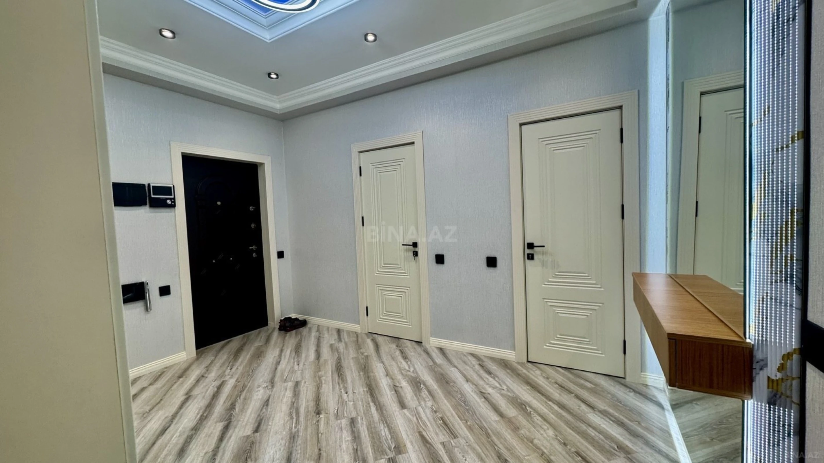 Satılır 3 otaqlı mənzil 98 m²