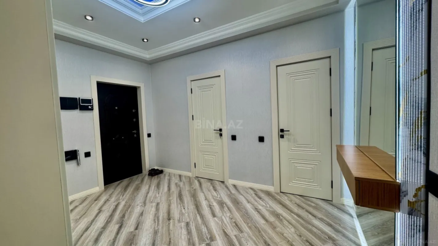 Satılır 3 otaqlı mənzil 98 m²