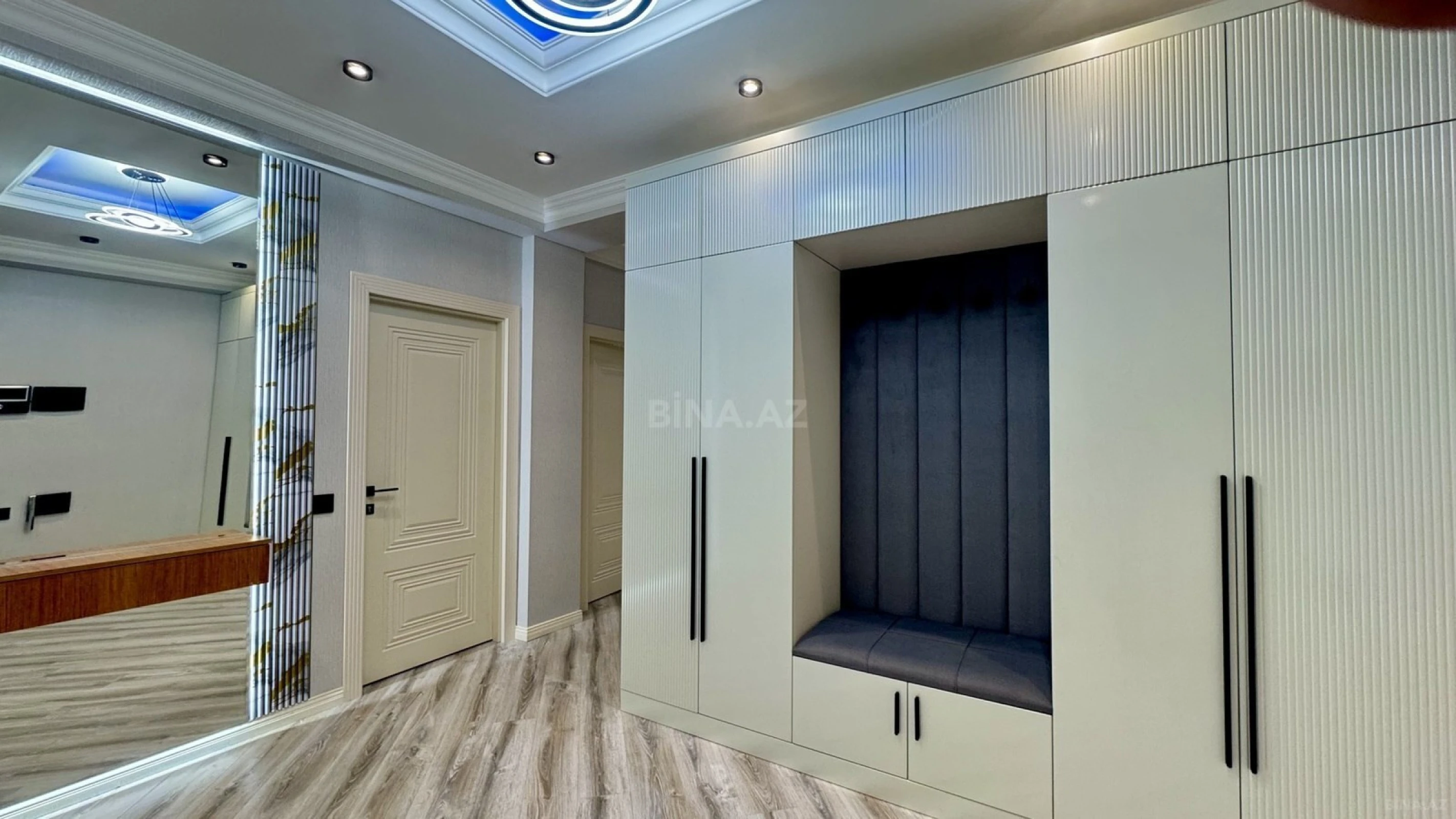 Satılır 3 otaqlı mənzil 98 m²