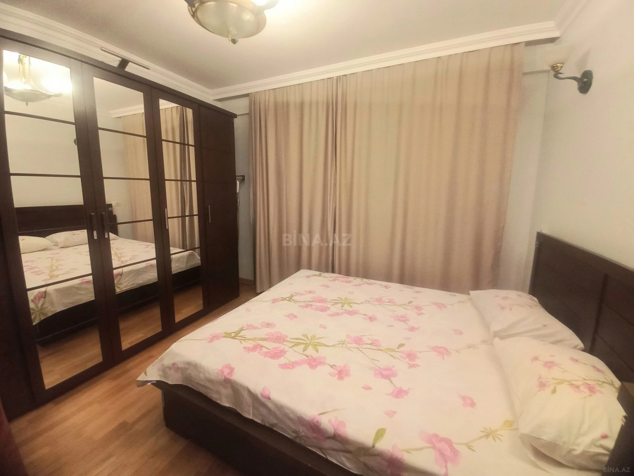 Kirayə verilir 2 otaqlı mənzil 70 m²