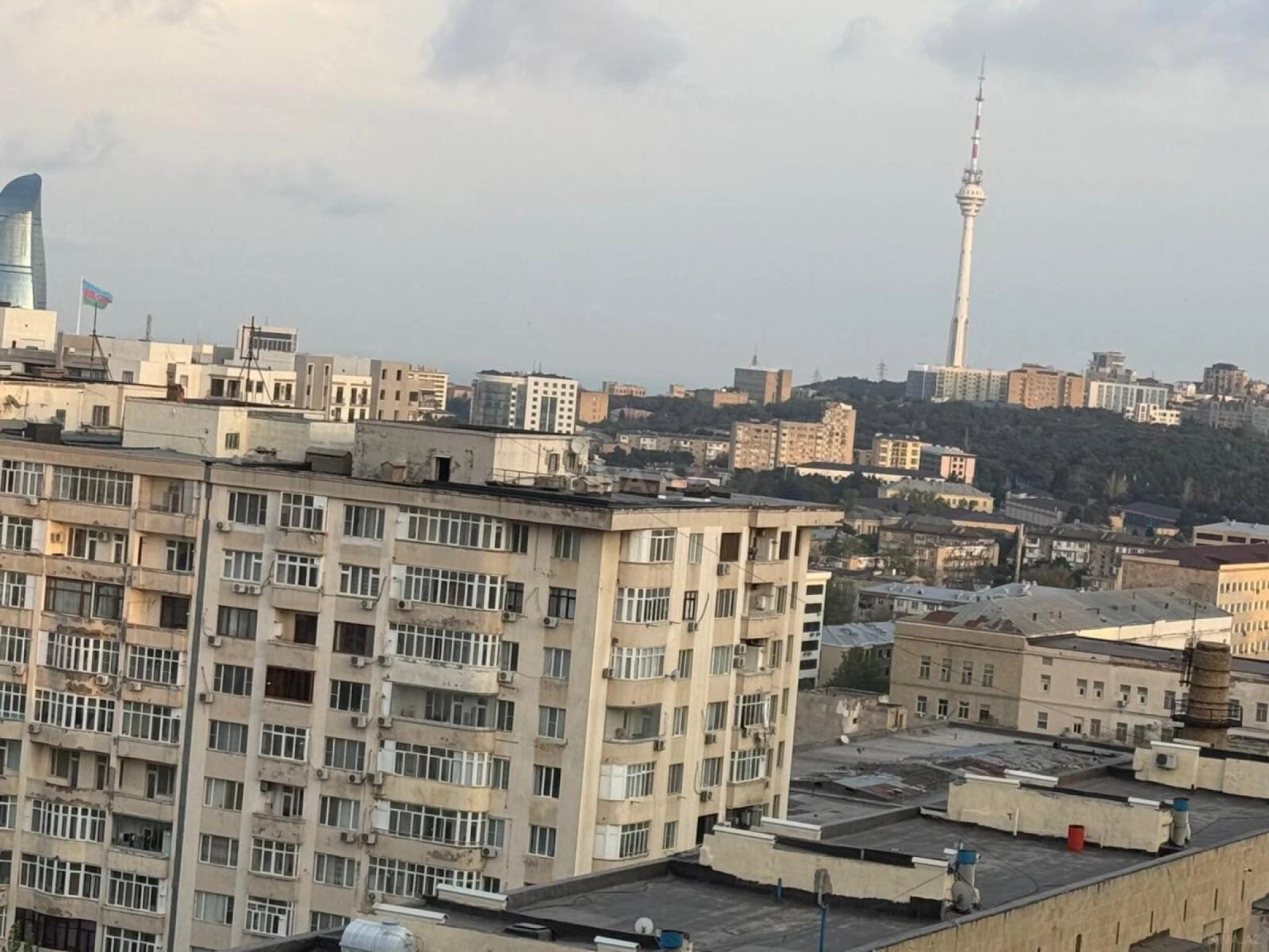 Satılır 3 otaqlı mənzil 154 m²
