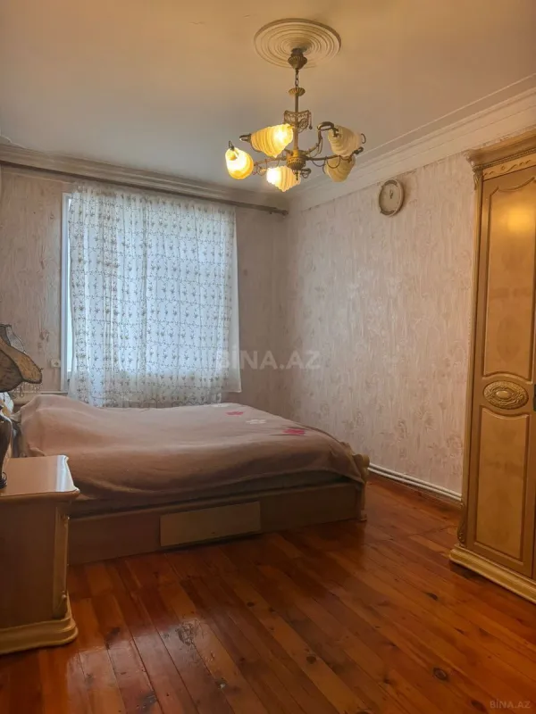Satılır 4 otaqlı mənzil 100 m²