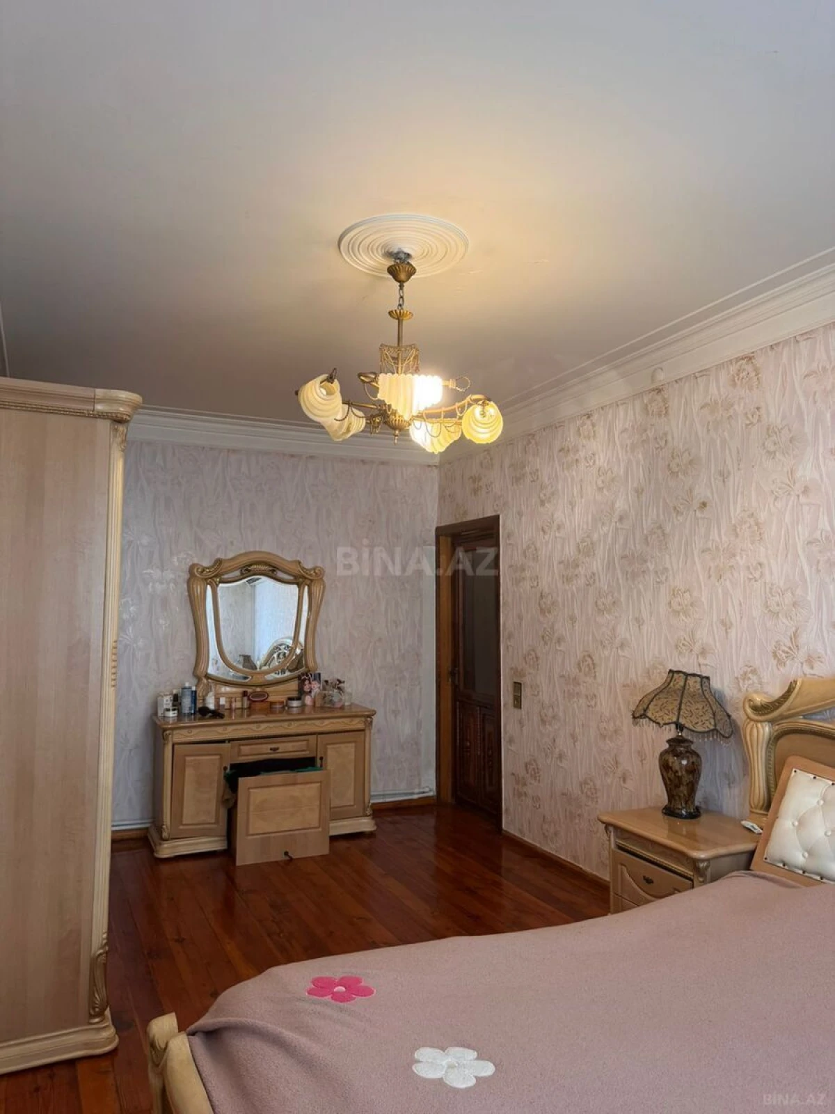 Satılır 4 otaqlı mənzil 100 m²