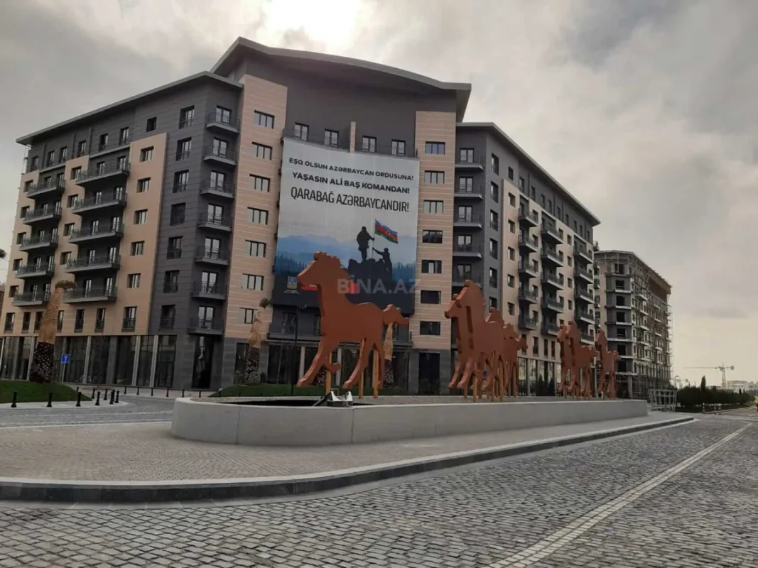 Satılır 4 otaqlı mənzil 245 m²