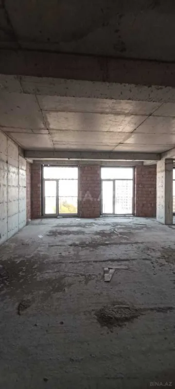 Satılır 4 otaqlı mənzil 245 m²