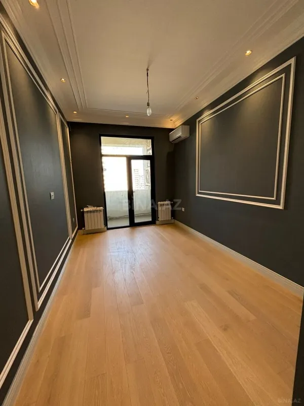 Satılır 4 otaqlı mənzil 242 m²