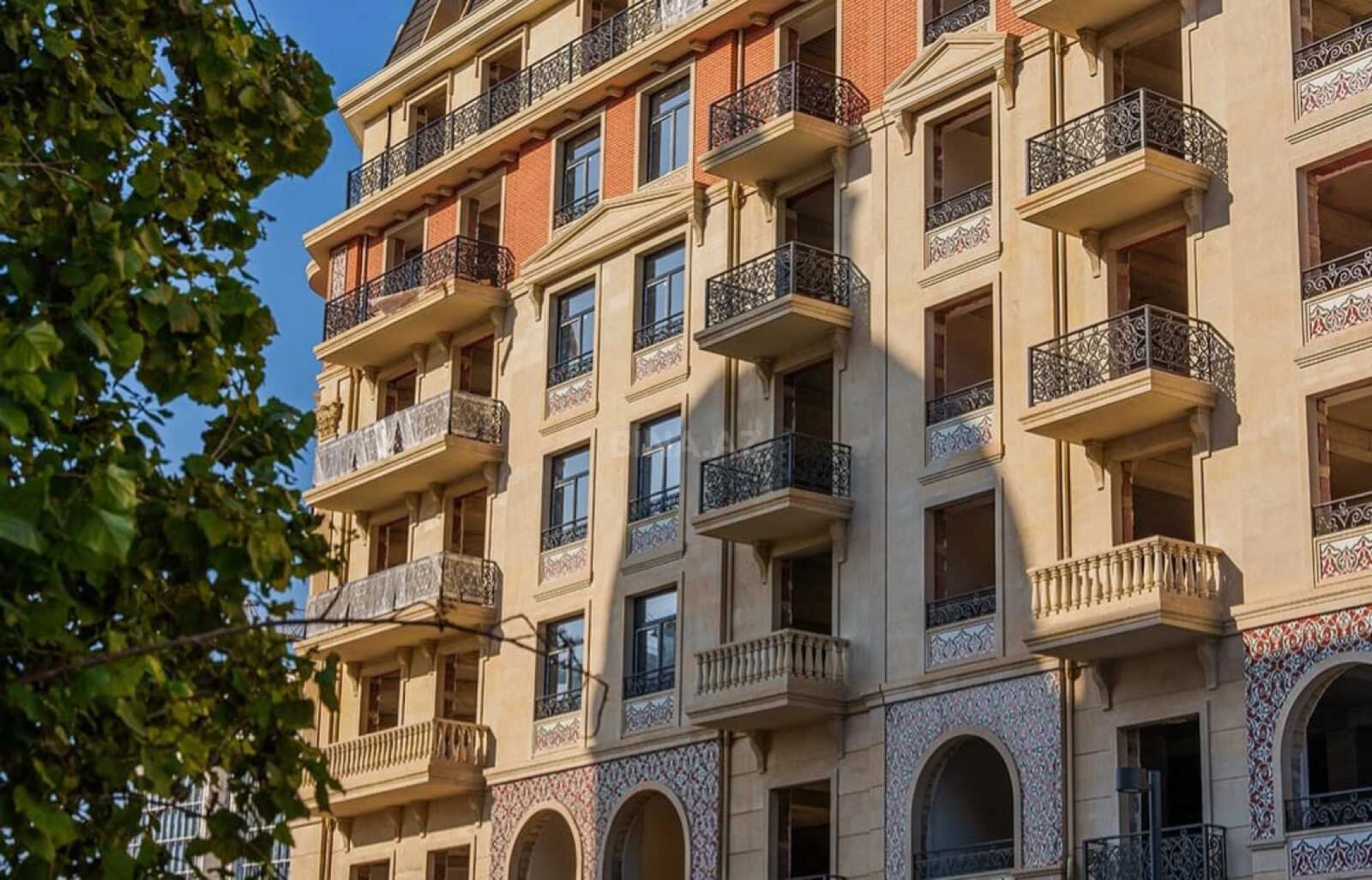 Satılır 3 otaqlı mənzil 139 m²