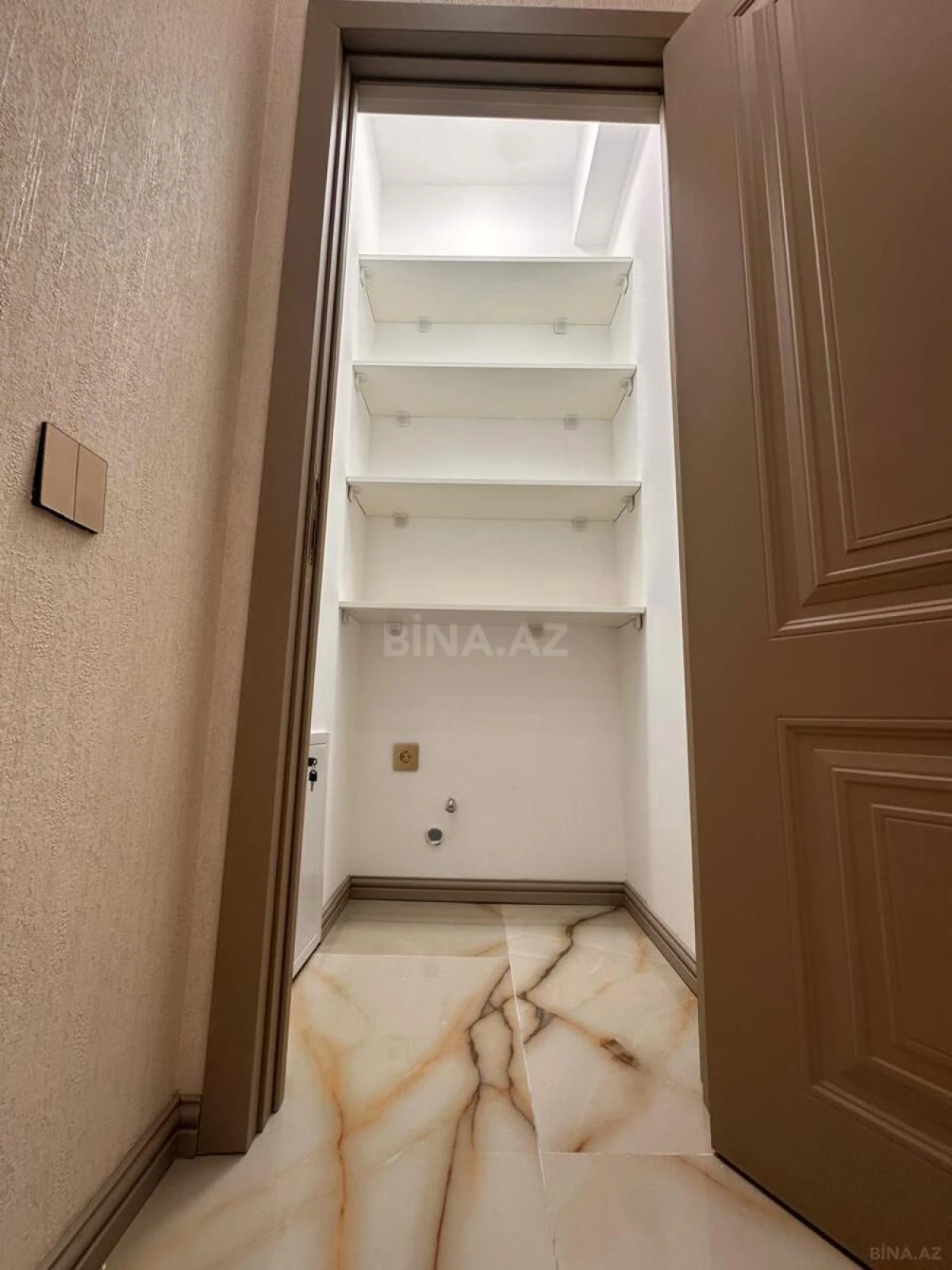 Satılır 3 otaqlı mənzil 76 m²