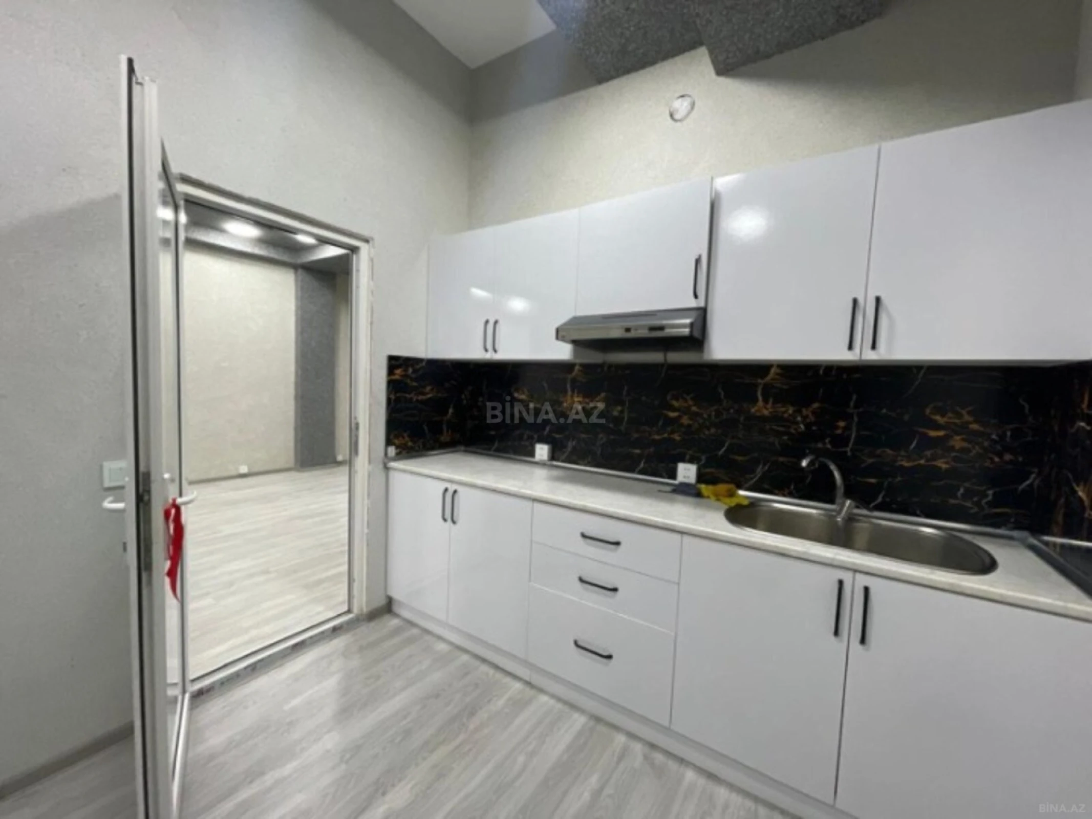 Kirayə verilir 2 otaqlı ofis 130 m²