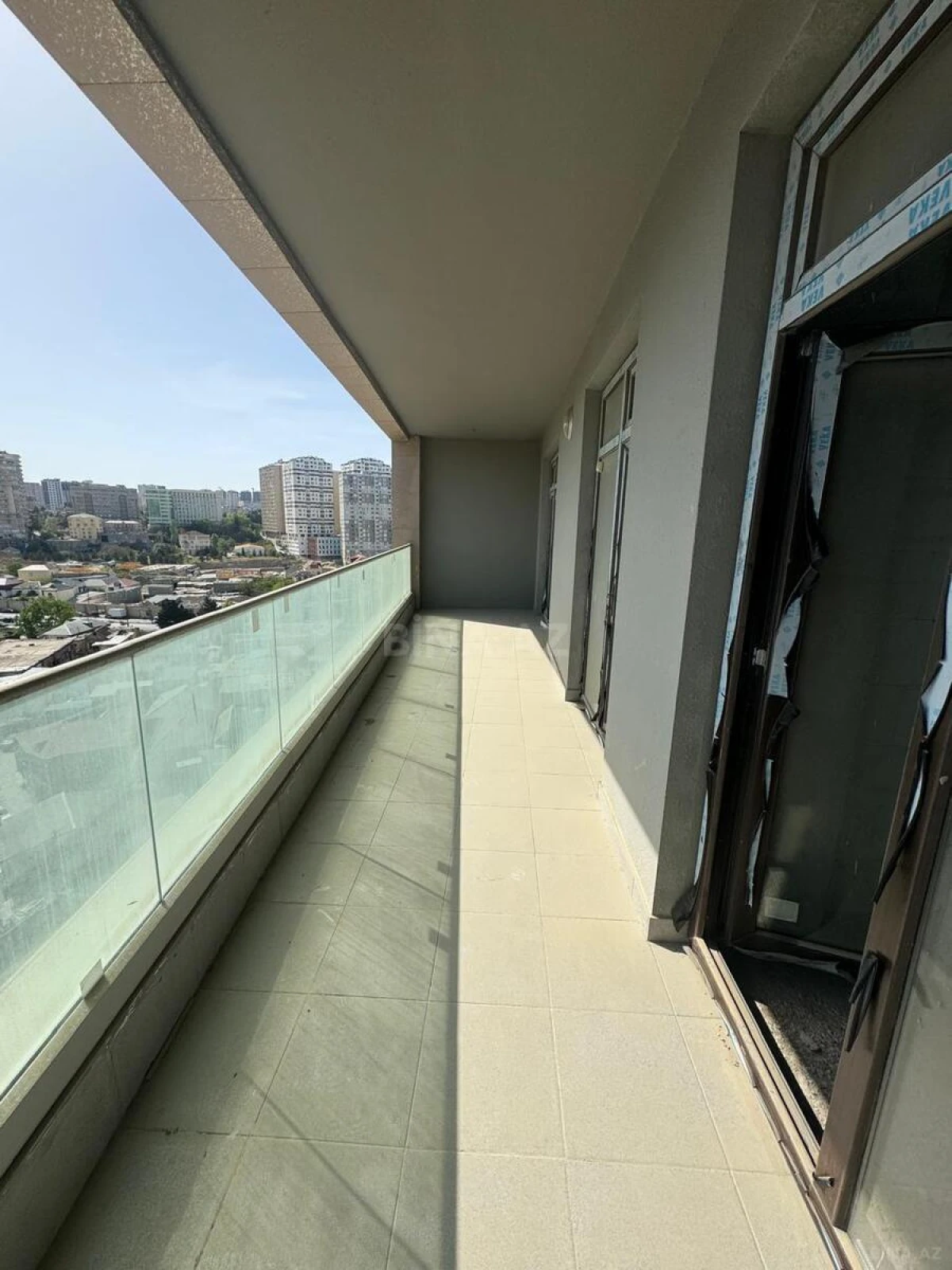 Satılır 2 otaqlı mənzil 98 m²