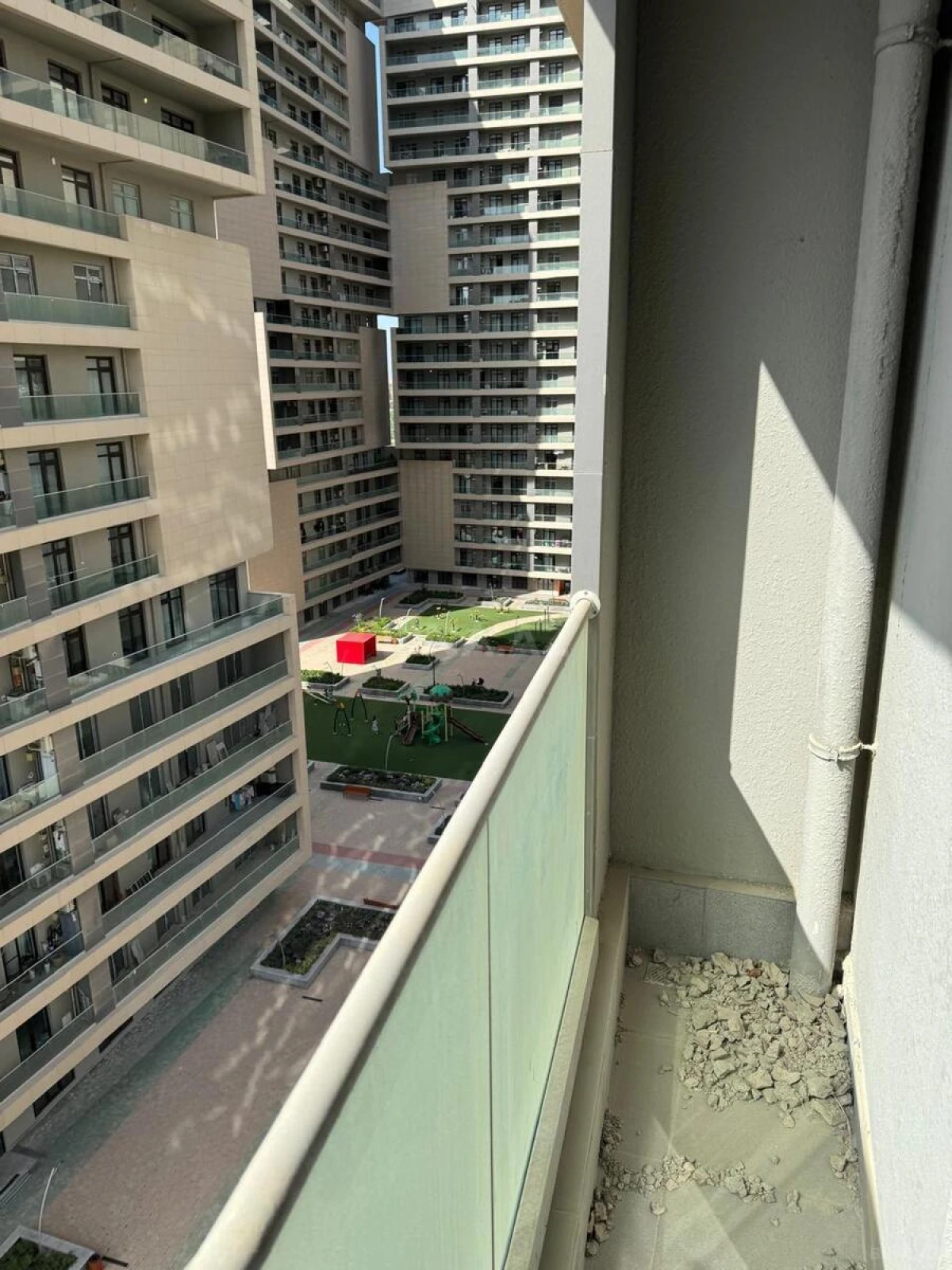 Satılır 2 otaqlı mənzil 98 m²