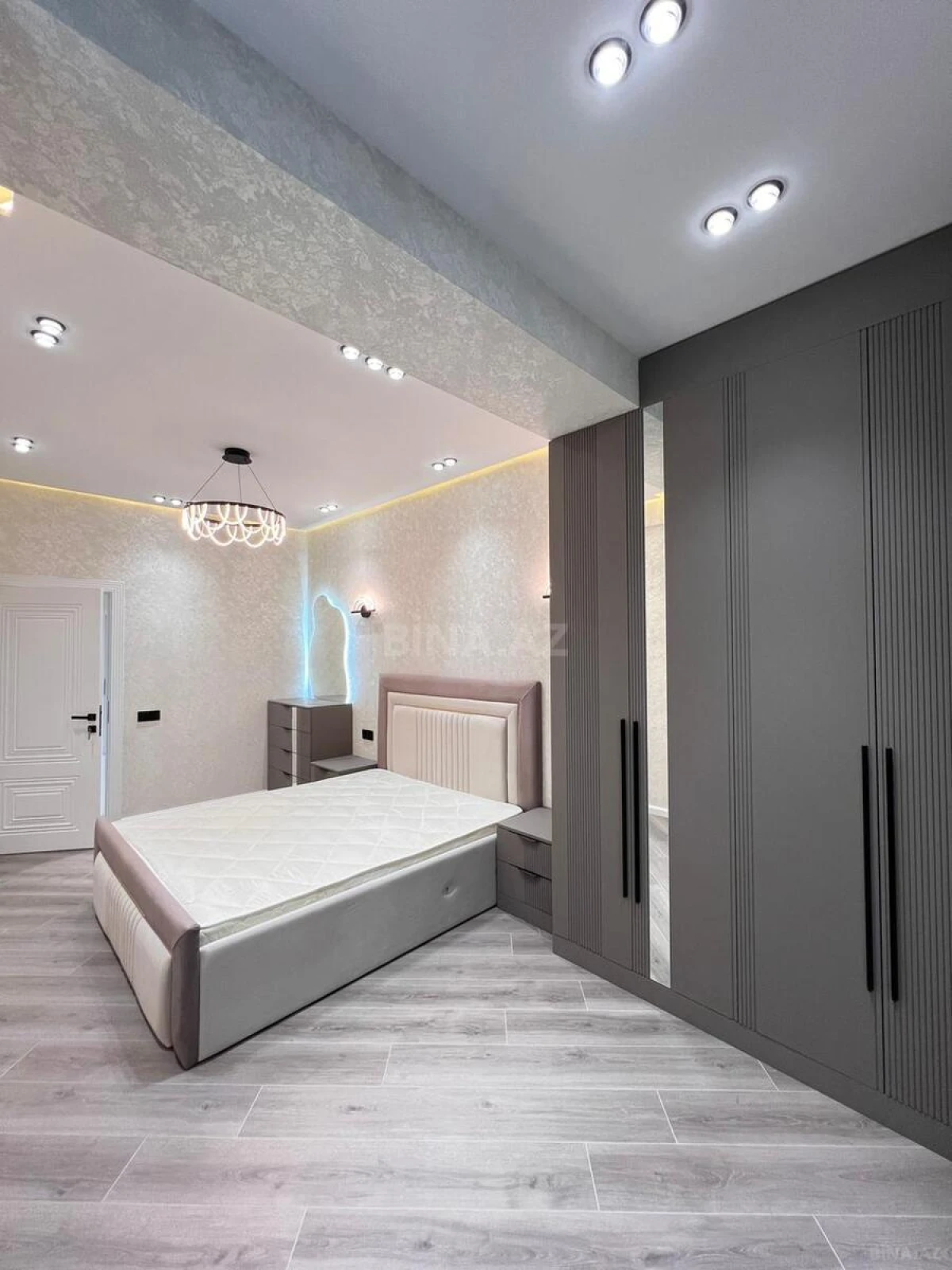 Satılır 3 otaqlı mənzil 107 m²