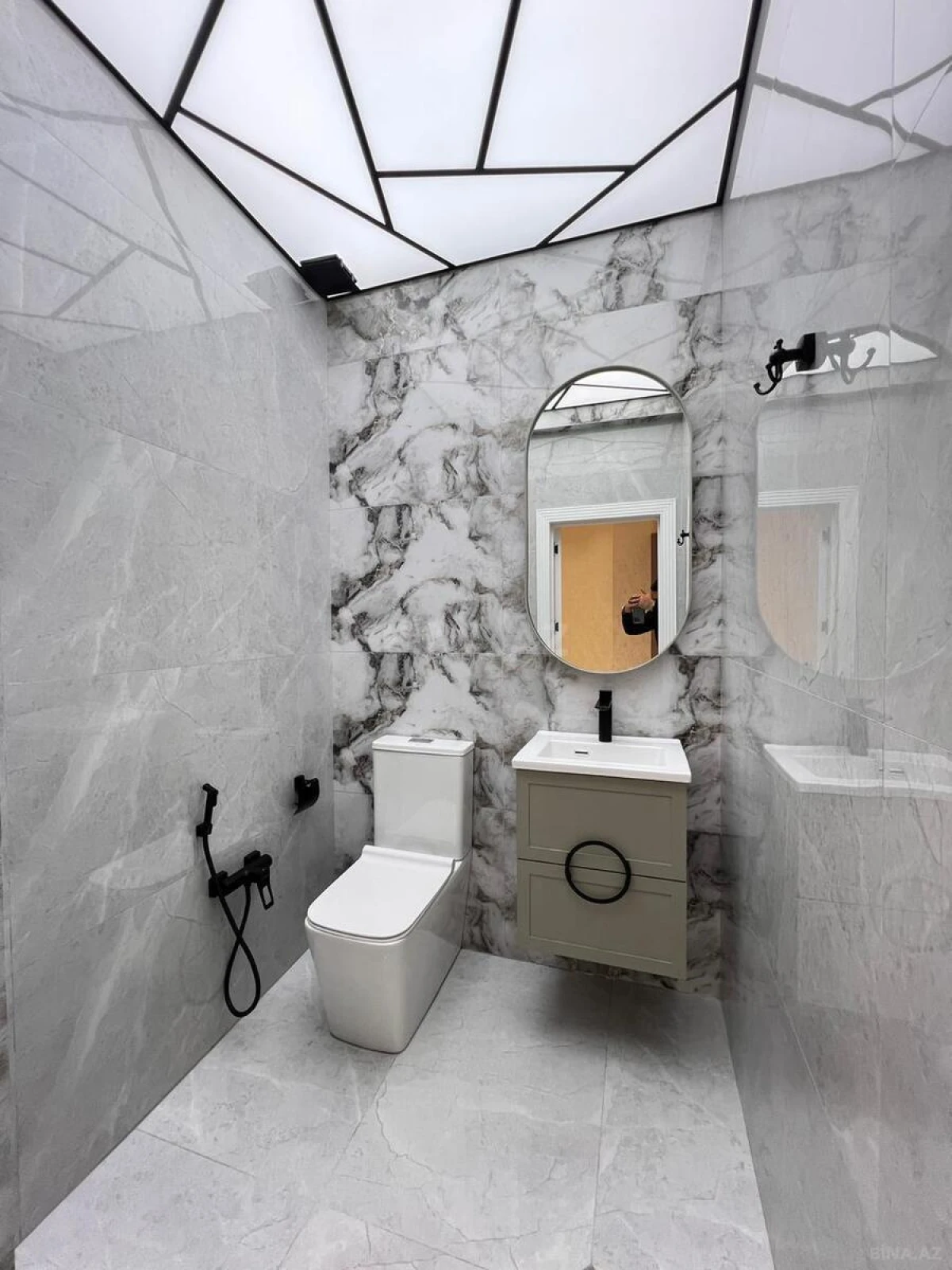 Satılır 3 otaqlı mənzil 107 m²