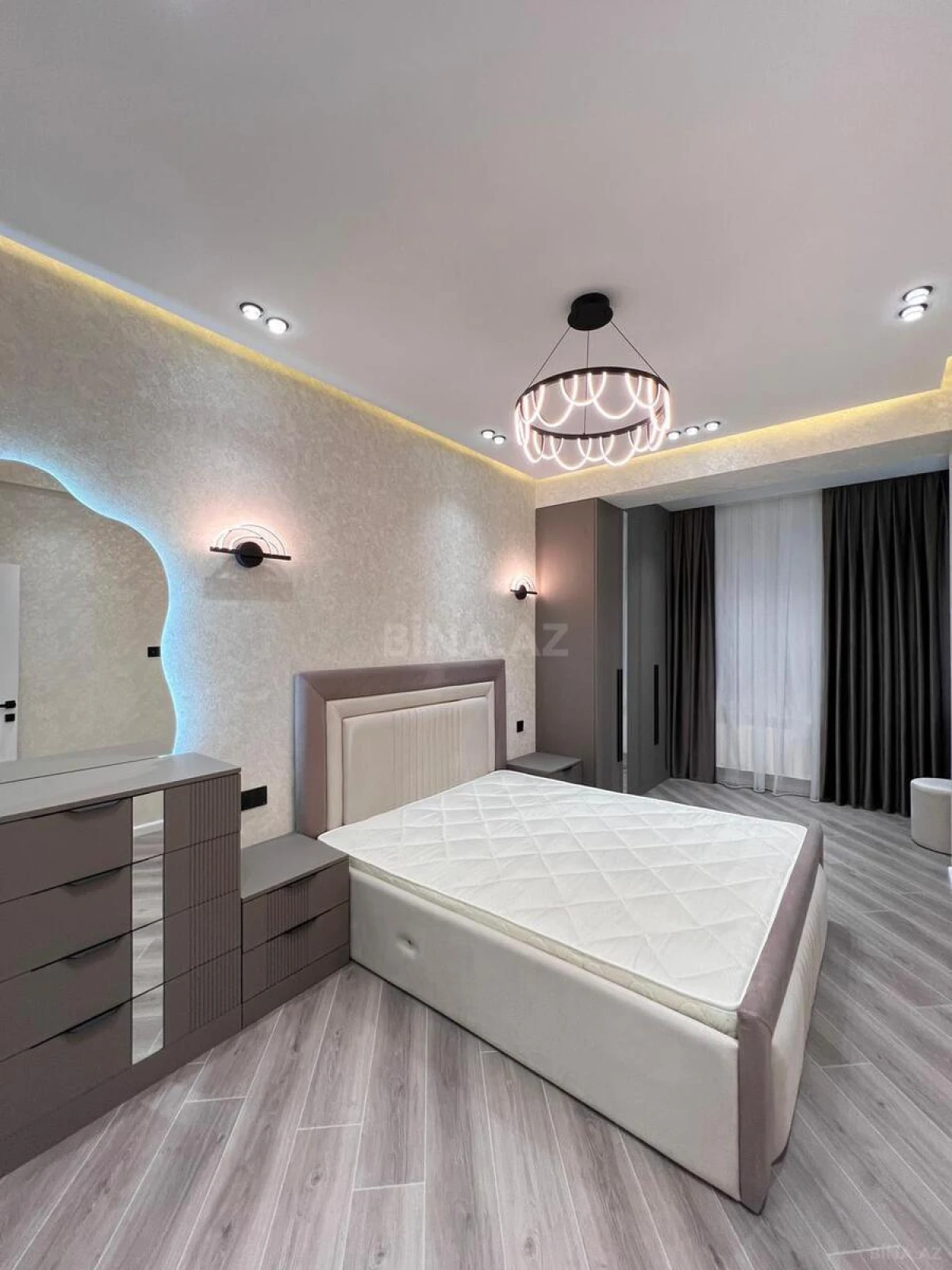 Satılır 3 otaqlı mənzil 107 m²
