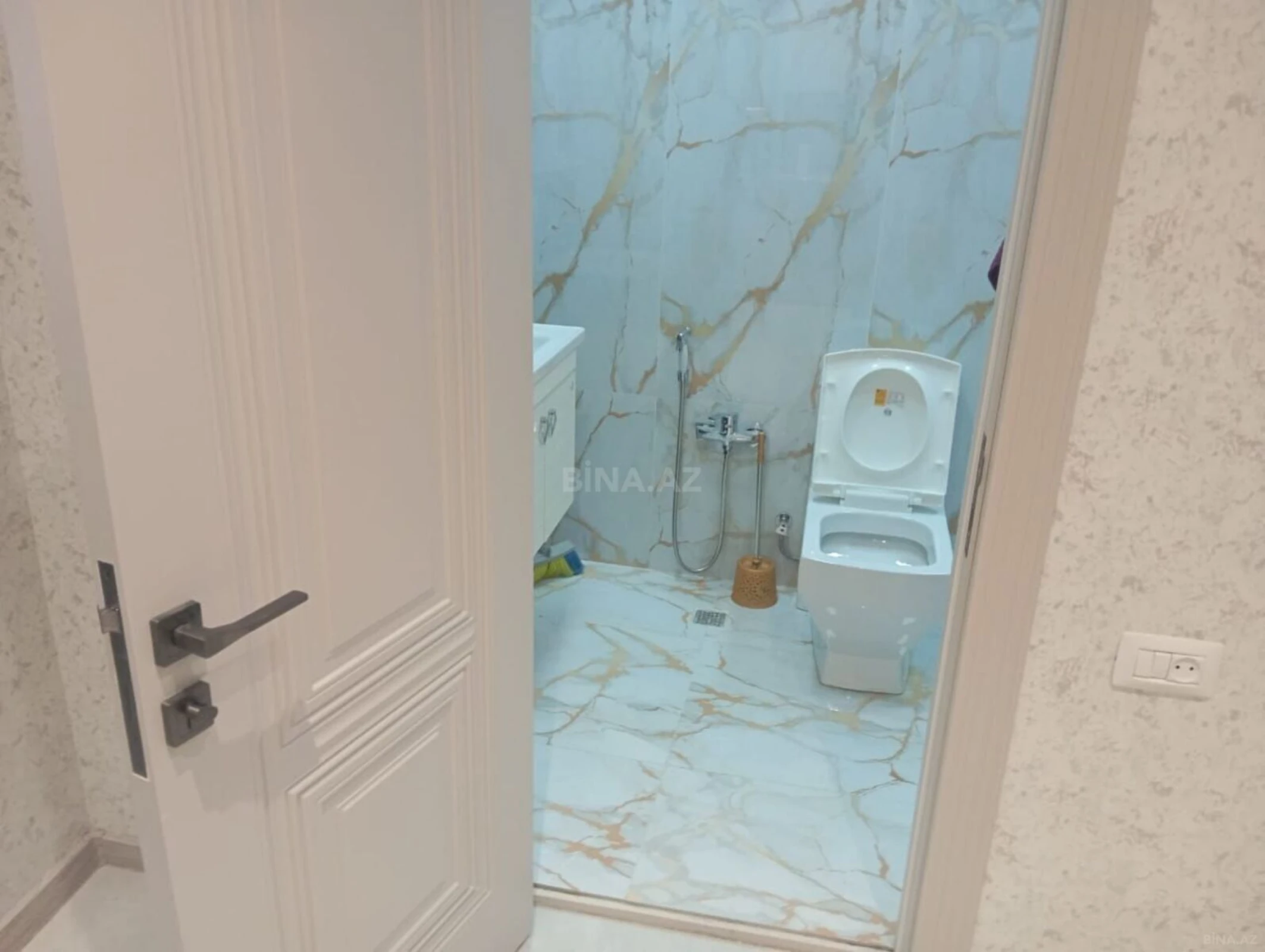 Kirayə verilir 2 otaqlı mənzil 85 m²