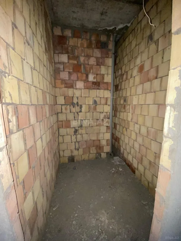 Satılır 4 otaqlı mənzil 155 m²