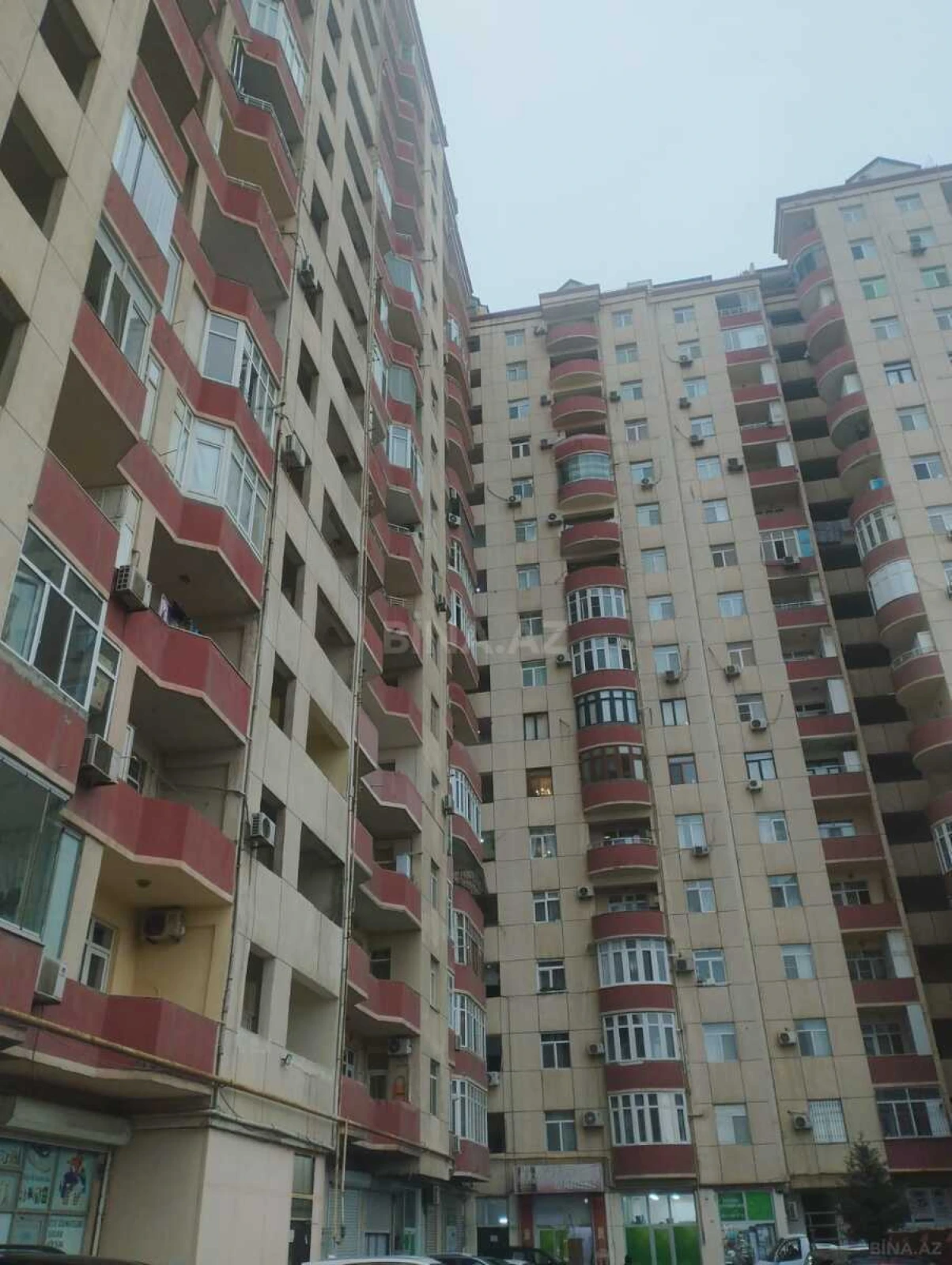 Satılır 4 otaqlı mənzil 155 m²