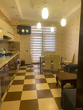 Kirayə verilir 3 otaqlı mənzil 134 m²