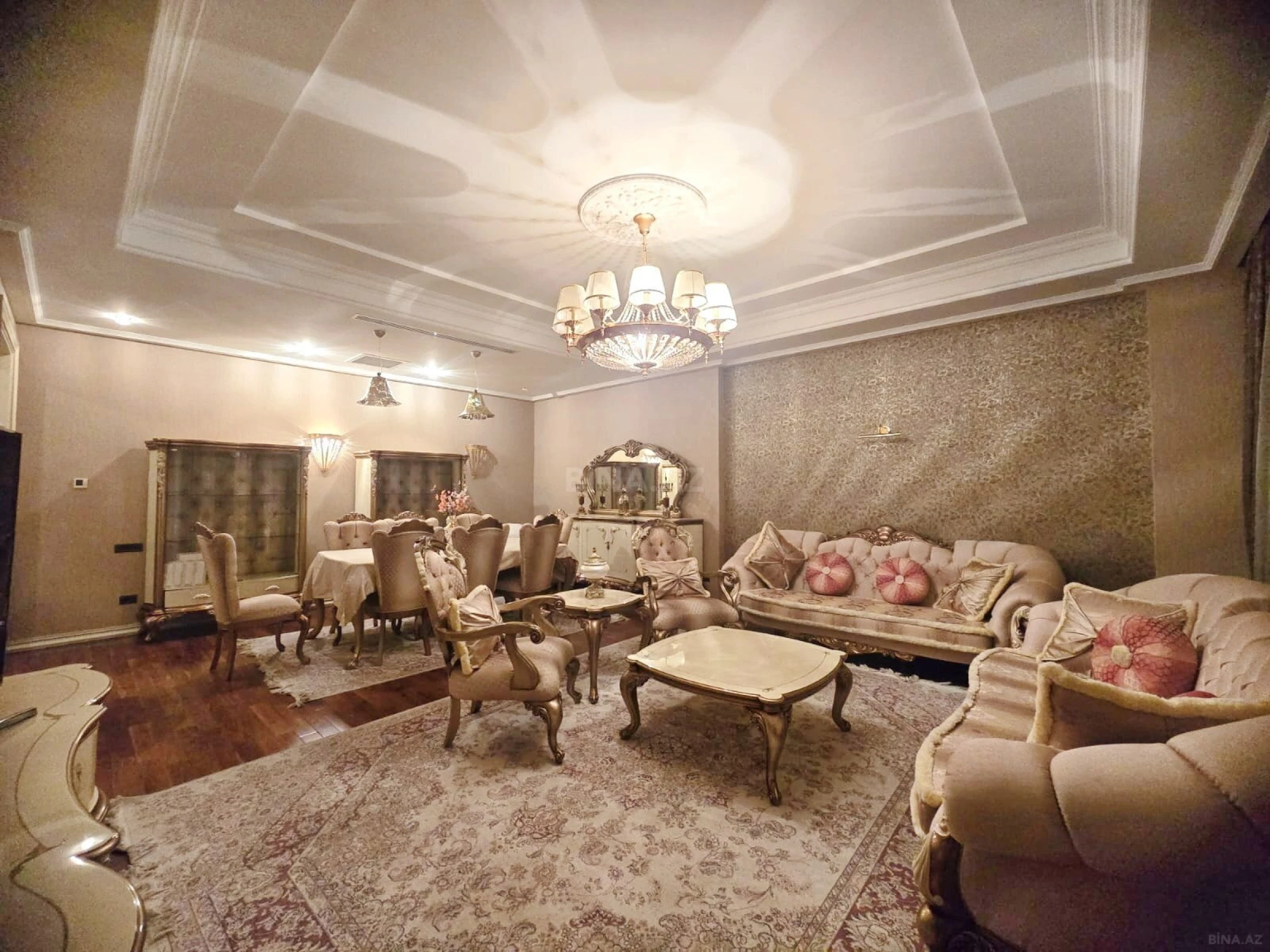 Kirayə verilir 5 otaqlı mənzil 280 m²