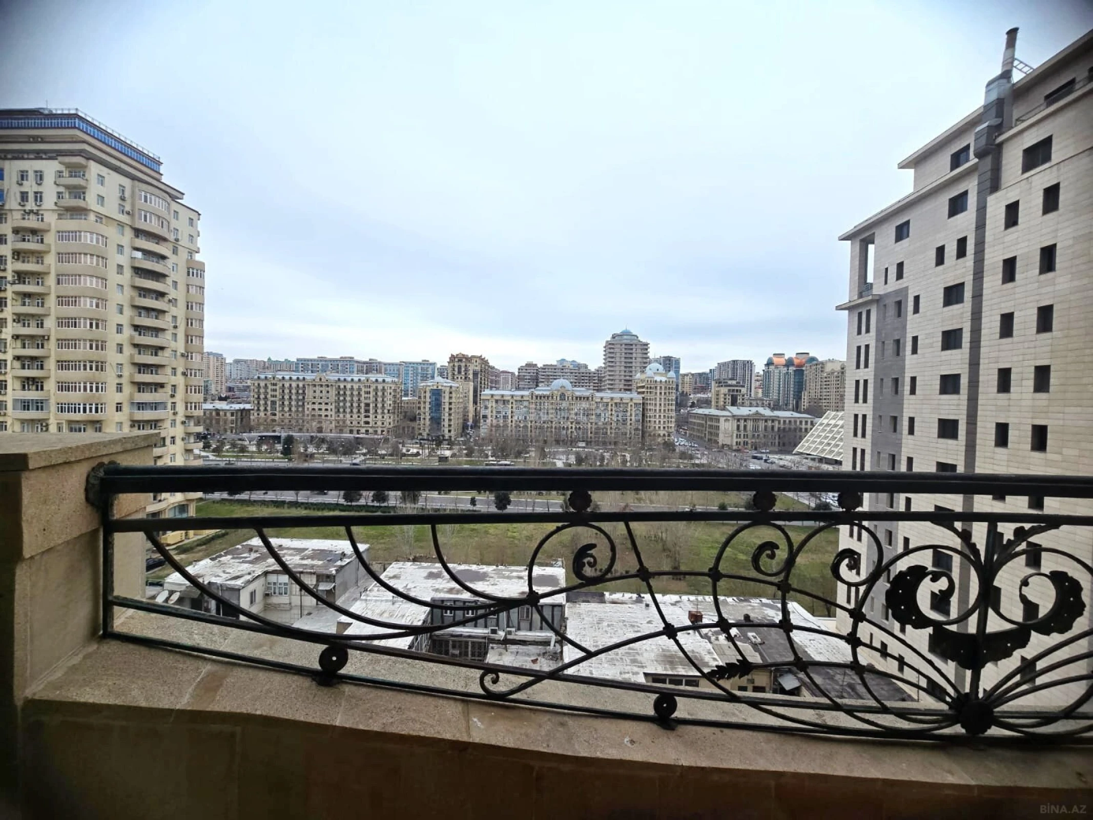 Kirayə verilir 5 otaqlı mənzil 280 m²