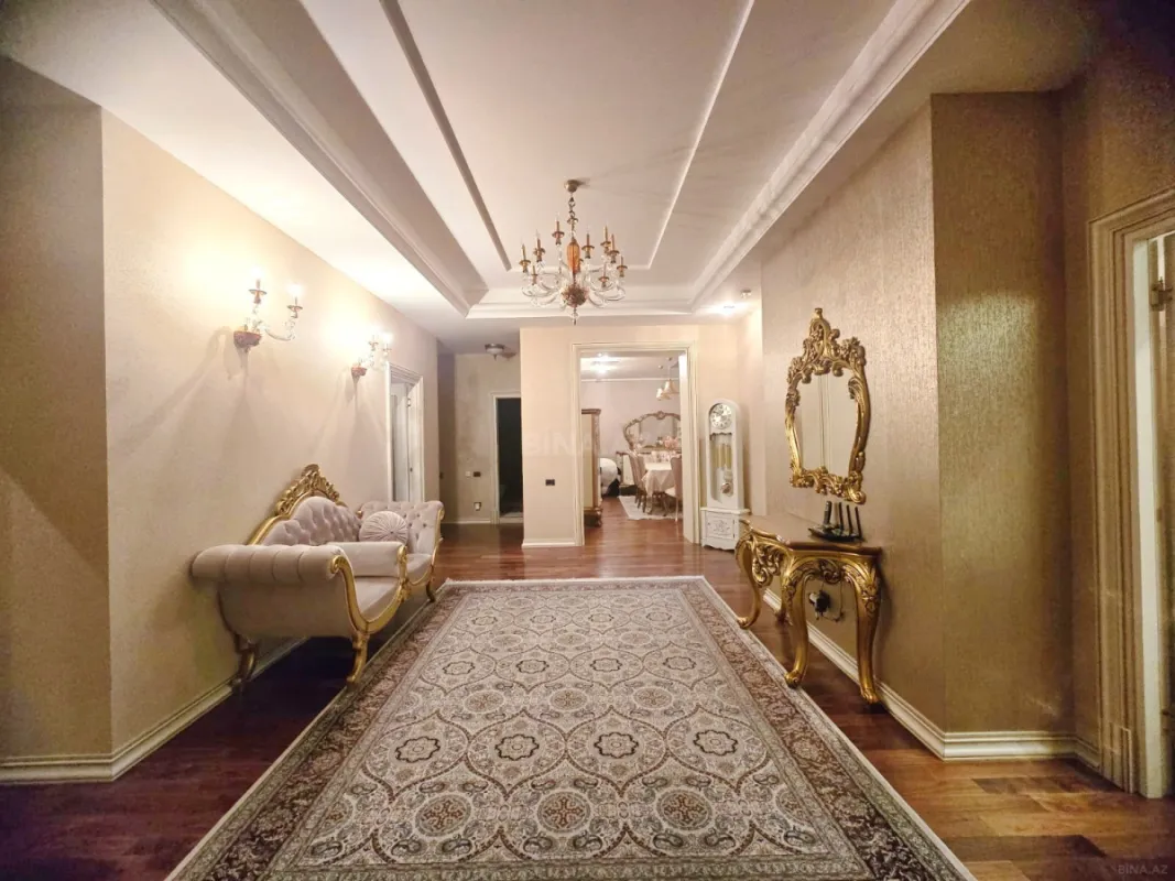 Kirayə verilir 5 otaqlı mənzil 280 m²