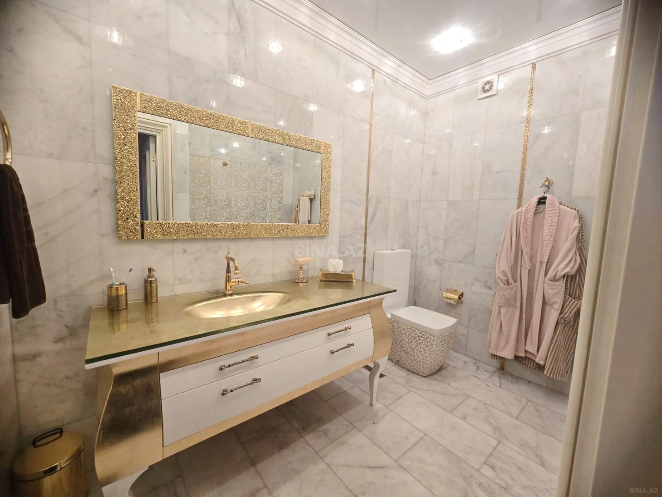 Kirayə verilir 5 otaqlı mənzil 280 m²