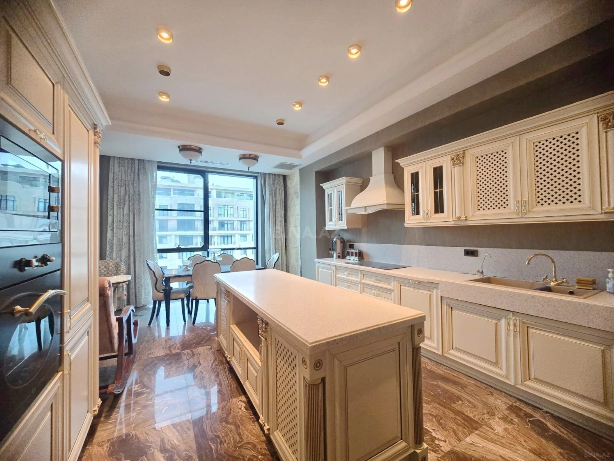 Kirayə verilir 5 otaqlı mənzil 280 m²