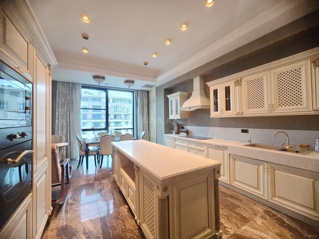 Kirayə verilir 5 otaqlı mənzil 280 m²