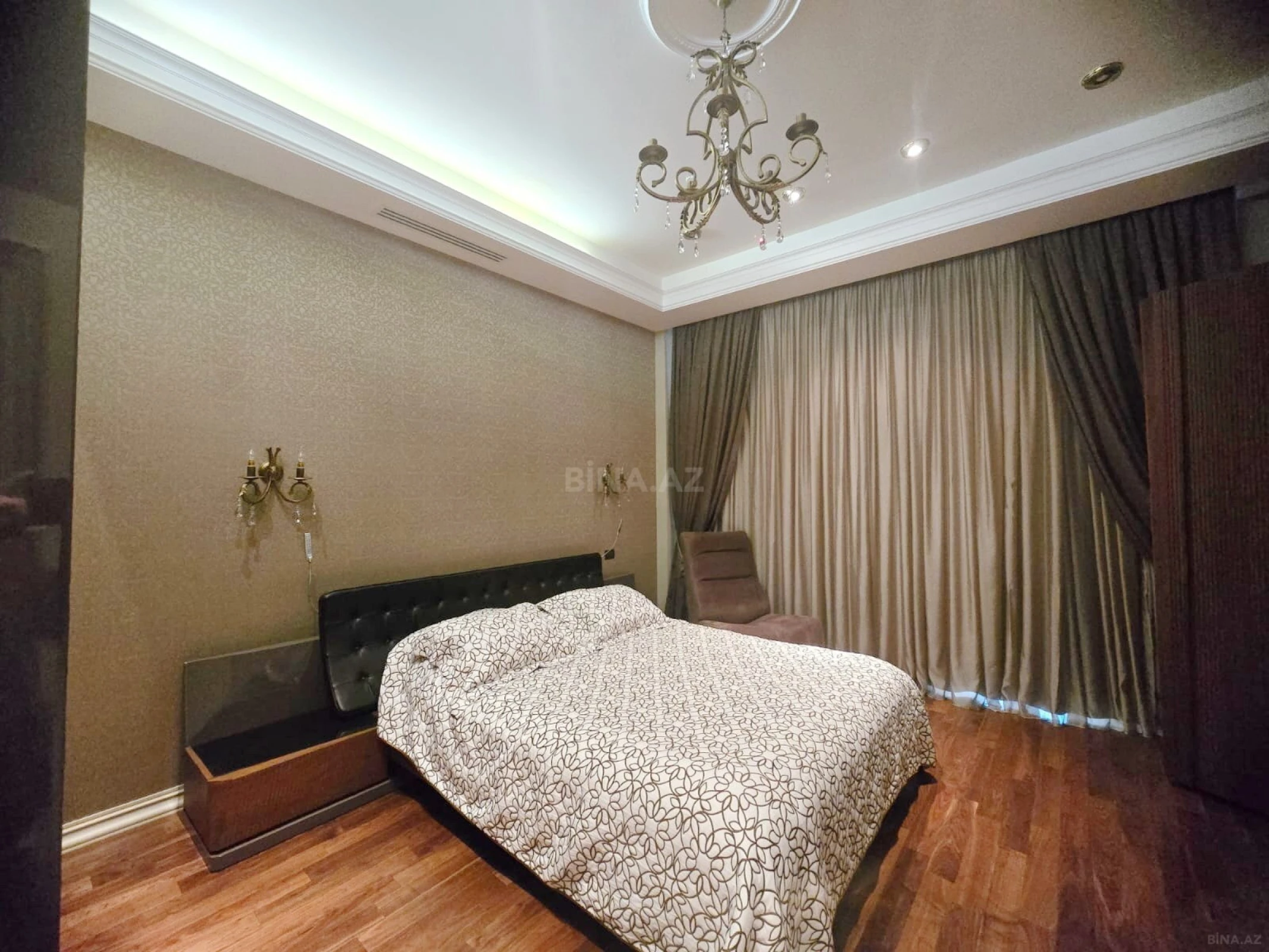 Kirayə verilir 5 otaqlı mənzil 280 m²