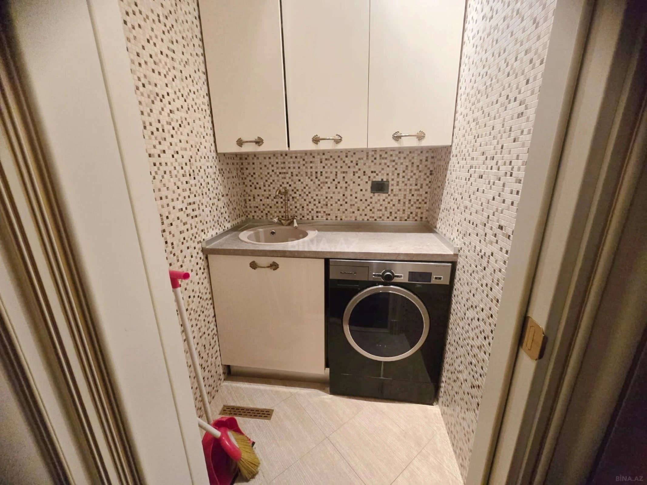 Kirayə verilir 5 otaqlı mənzil 280 m²