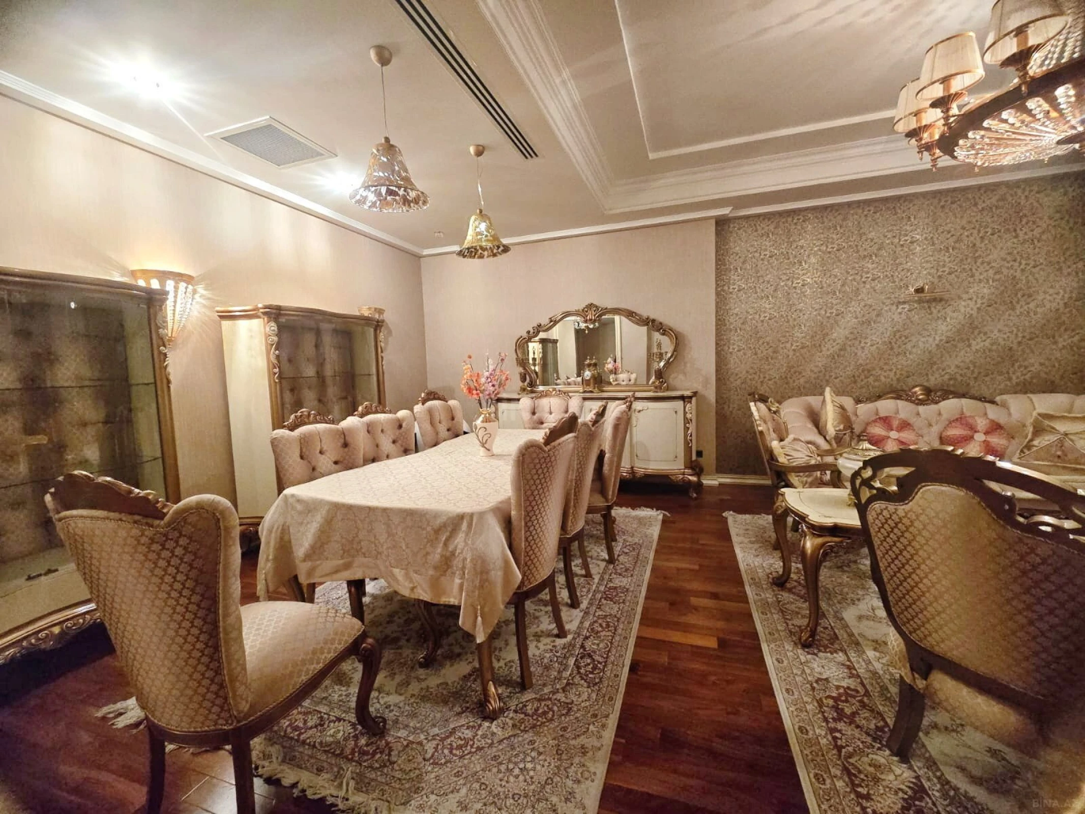 Kirayə verilir 5 otaqlı mənzil 280 m²