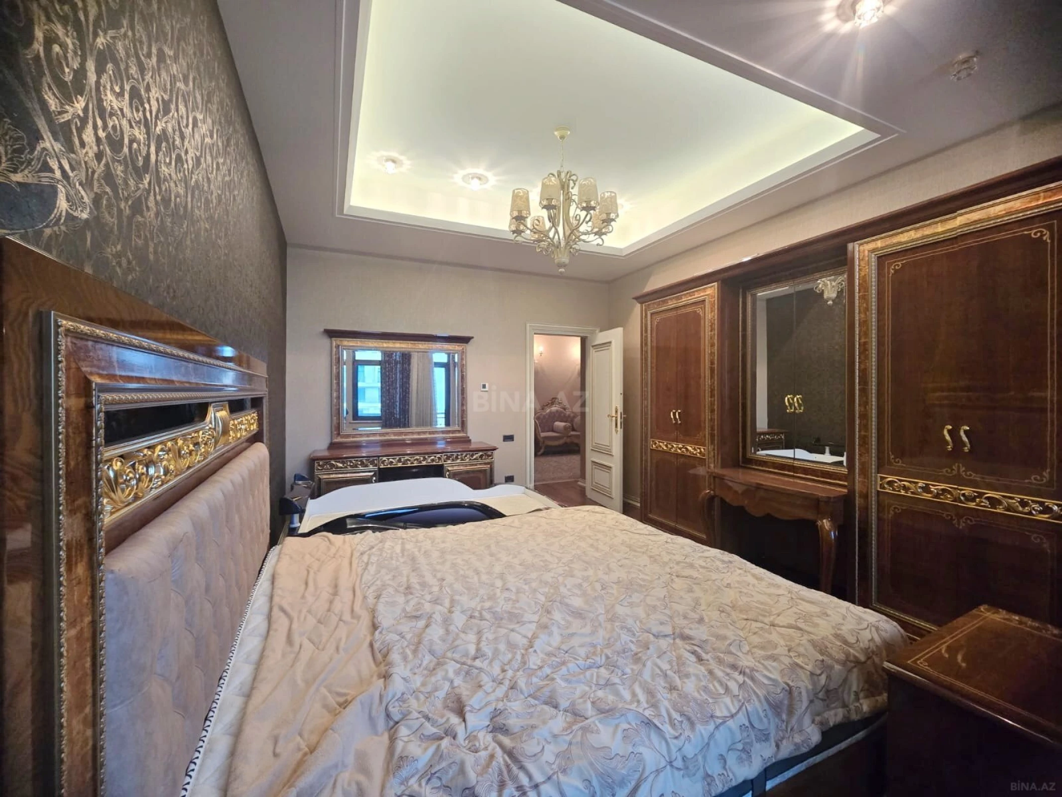 Kirayə verilir 5 otaqlı mənzil 280 m²