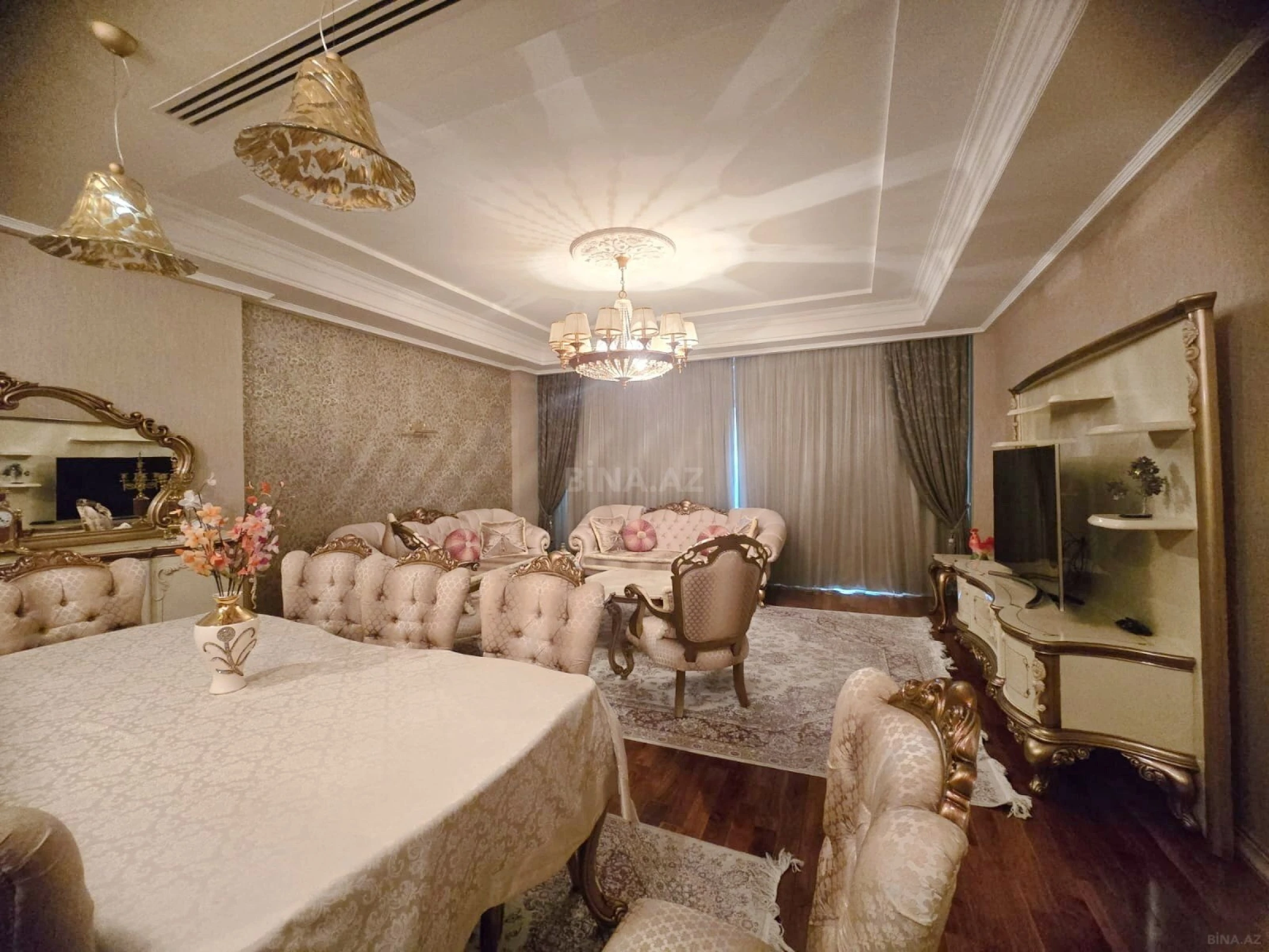 Kirayə verilir 5 otaqlı mənzil 280 m²