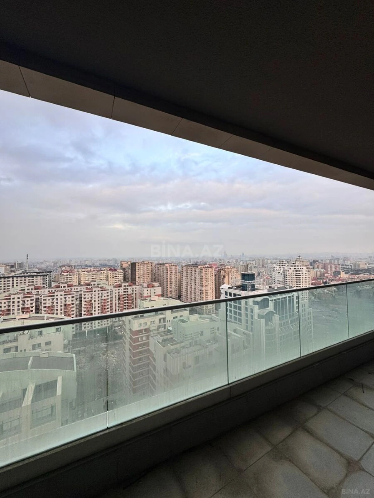 Satılır 3 otaqlı mənzil 148 m²