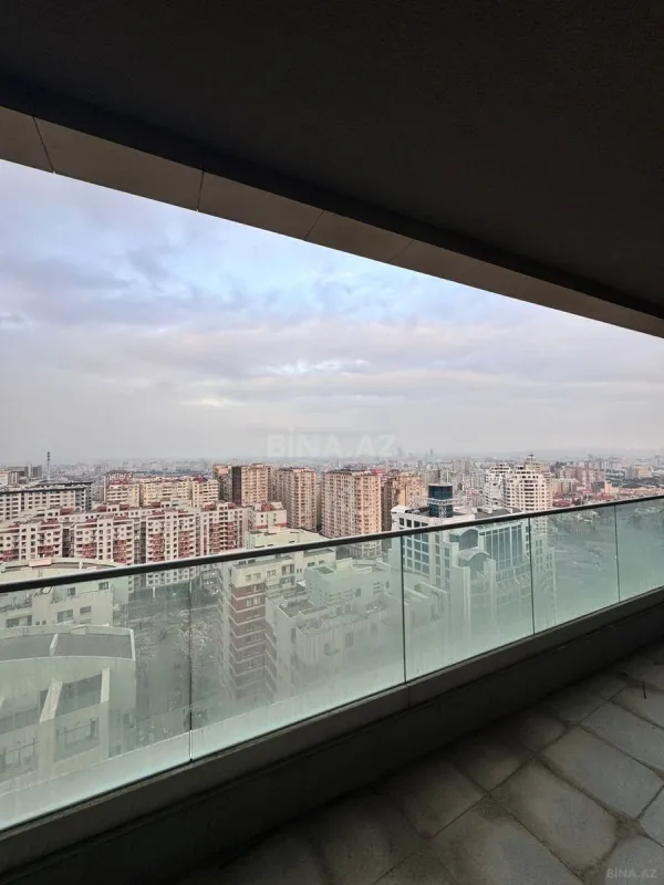 Satılır 3 otaqlı mənzil 148 m²