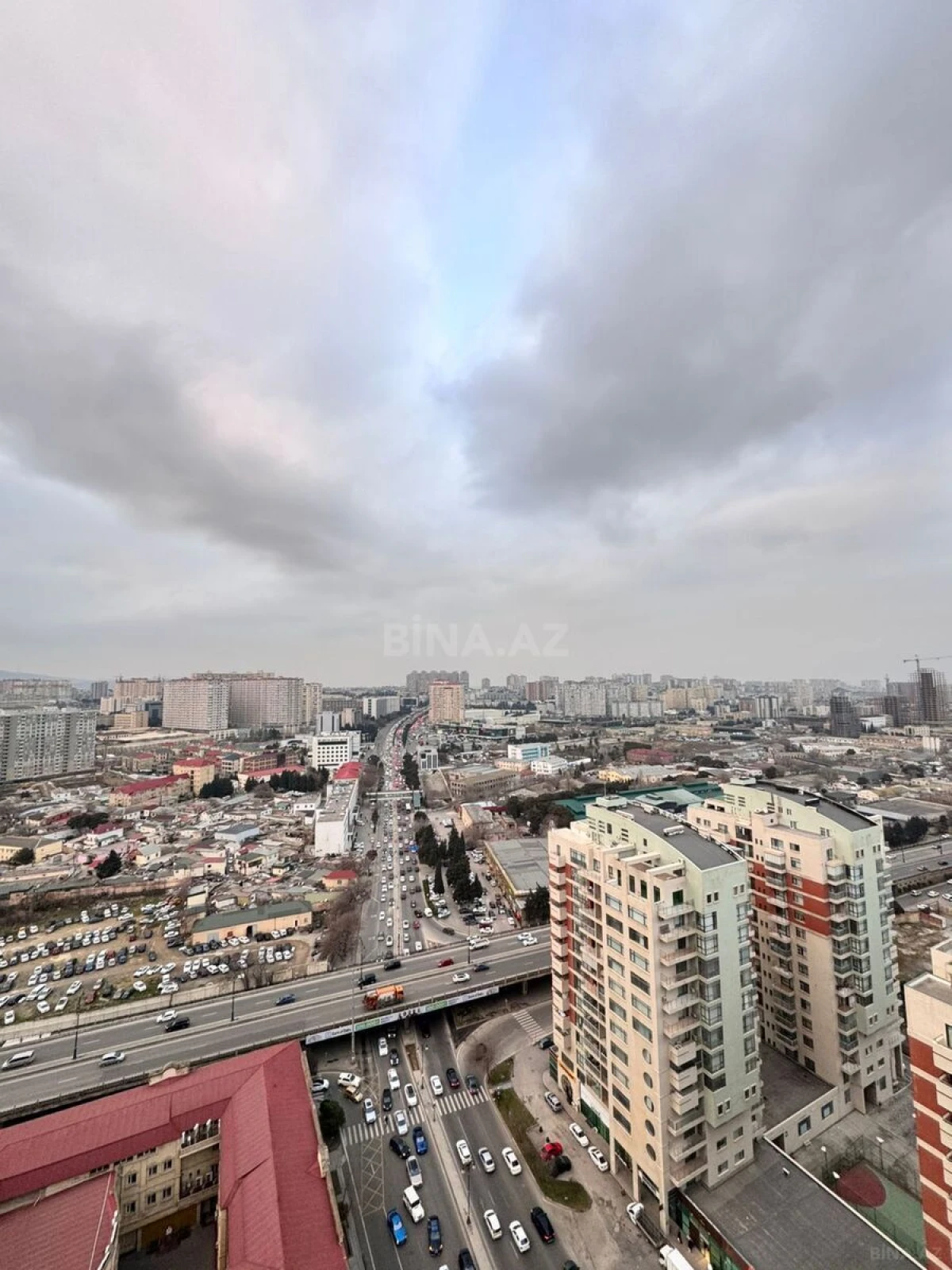 Satılır 3 otaqlı mənzil 148 m²