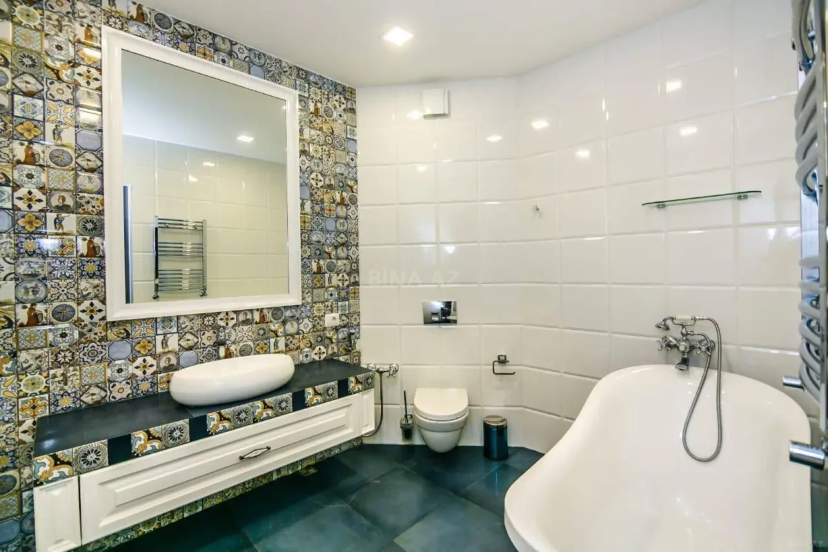 Satılır 5 otaqlı mənzil 240 m²