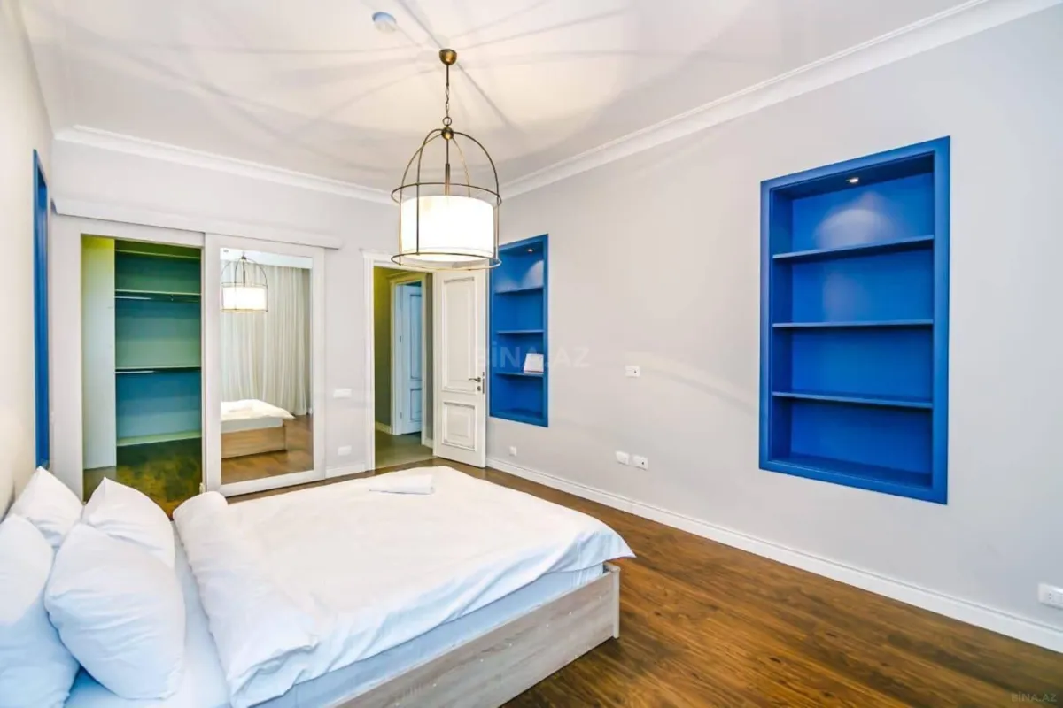 Satılır 5 otaqlı mənzil 240 m²