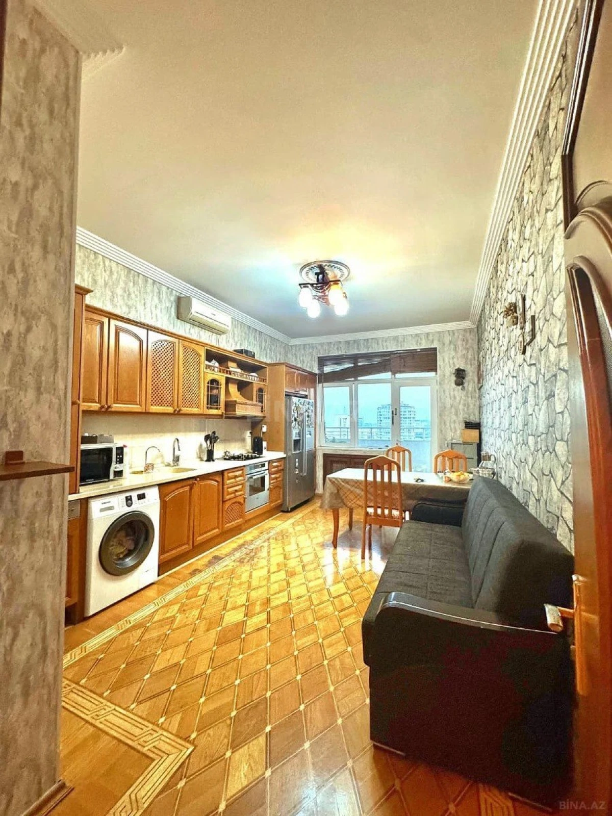 Satılır 3 otaqlı mənzil 154 m²