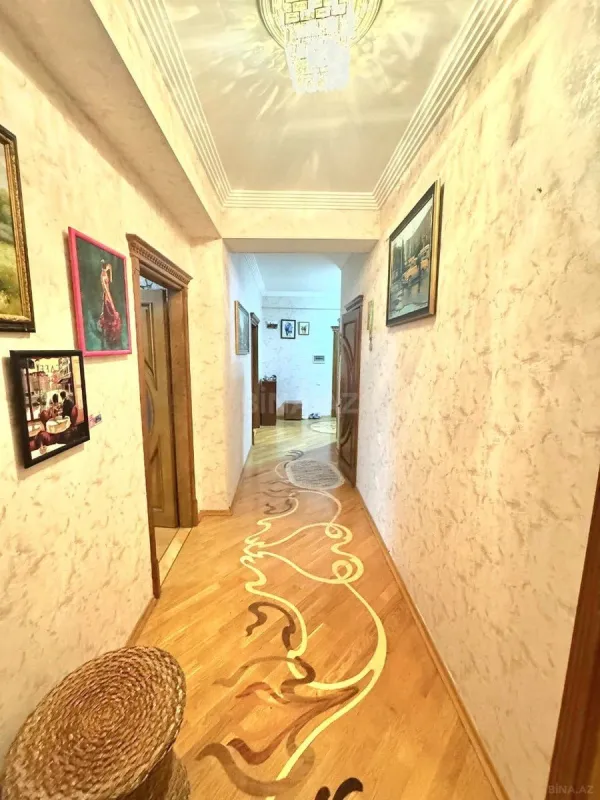 Satılır 3 otaqlı mənzil 154 m²