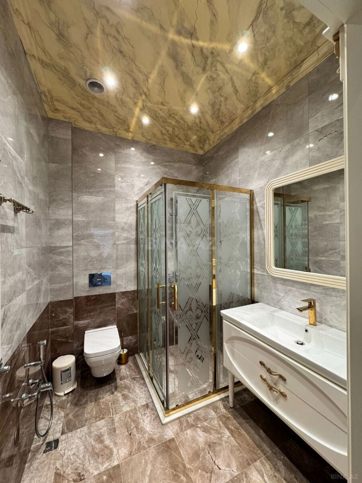 Satılır 6 otaqlı həyət evi 400 m²