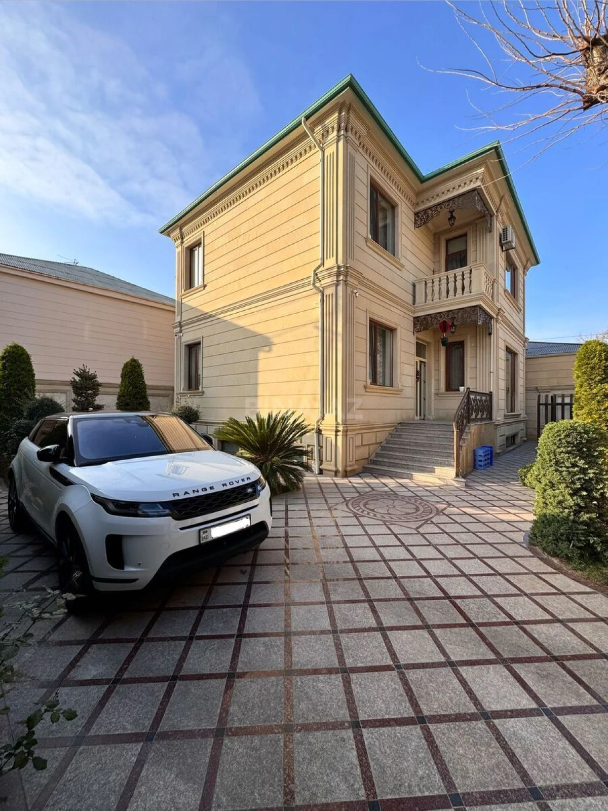 Satılır 6 otaqlı həyət evi 400 m²