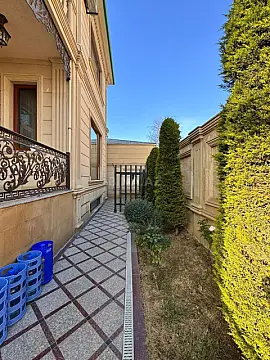 Satılır 6 otaqlı həyət evi 400 m²