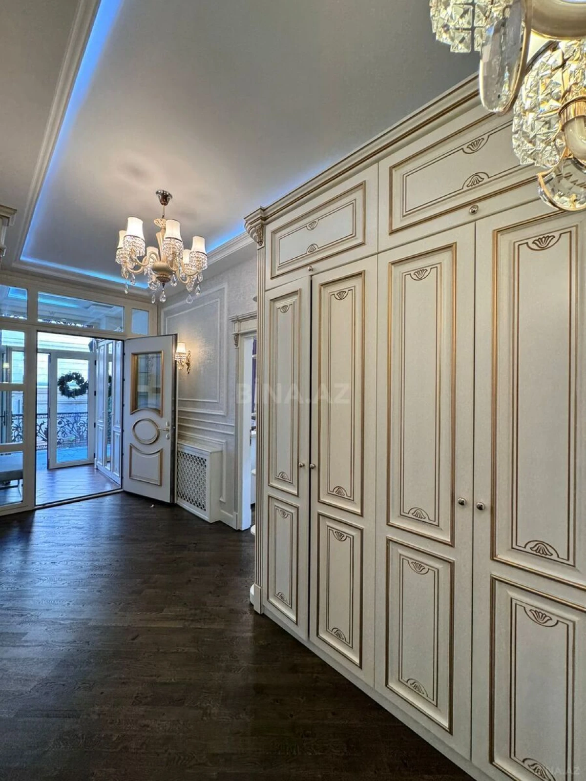 Satılır 6 otaqlı həyət evi 400 m²